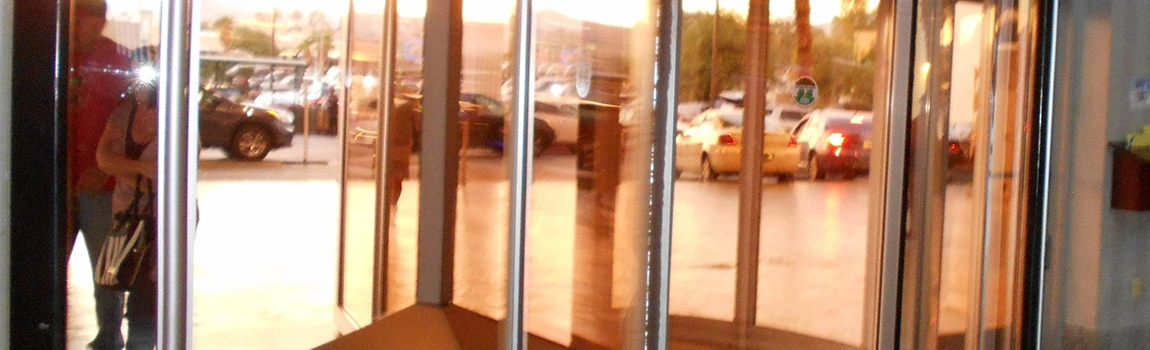 Storefront Glass Repair Cost in Brighton Park